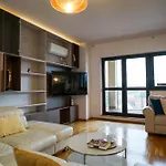 Mirandis Privilegio - Stylish With Balcony & Free Parking *