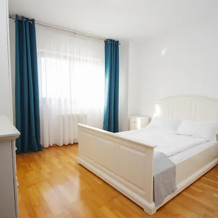 Apartment Mirandis Privilegio - Stylish With Balcony & Free Parking *