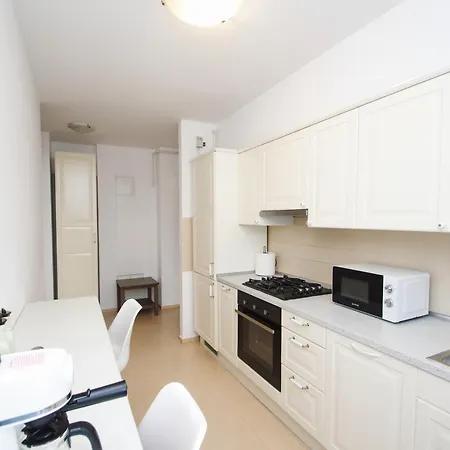 Mirandis Privilegio - Stylish With Balcony & Free Parking *