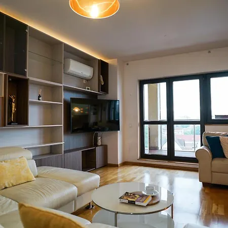 Mirandis Privilegio - Stylish With Balcony & Free Parking *