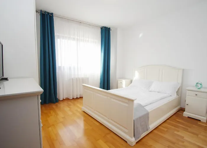 Апартаменти Mirandis Privilegio - Stylish With Balcony & Free Parking *