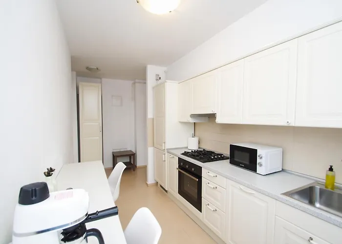 Mirandis Privilegio - Stylish With Balcony & Free Parking *