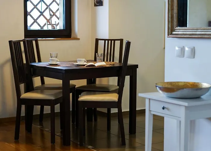 Mirandis Privilegio - Stylish With Balcony & Free Parking Апартаменти *