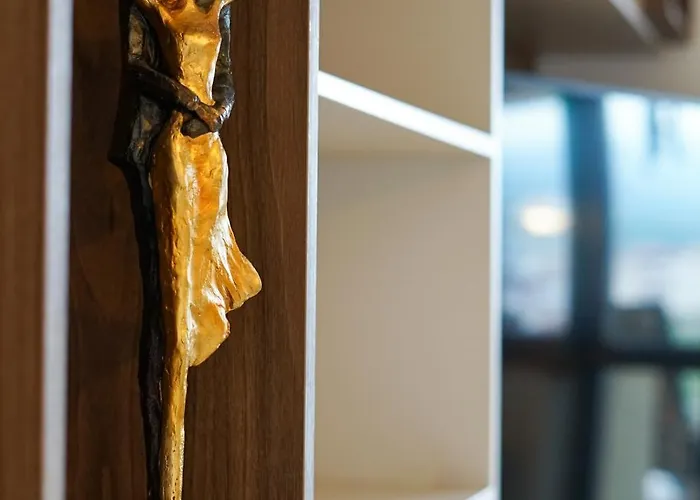 Mirandis Privilegio - Stylish With Balcony & Free Parking *