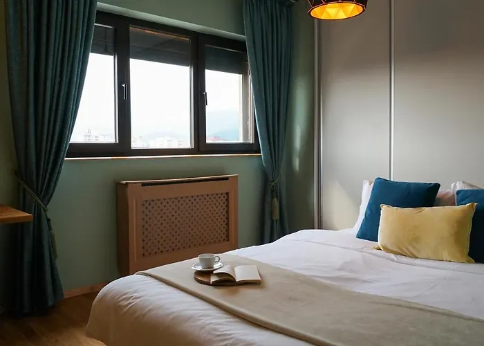 Апартаменти Mirandis Privilegio - Stylish With Balcony & Free Parking